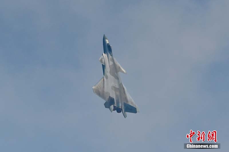 Los cazas furtivos J-20 de China con motores fabricados en el país debutan en el Salón Aeronáutico de China 2021