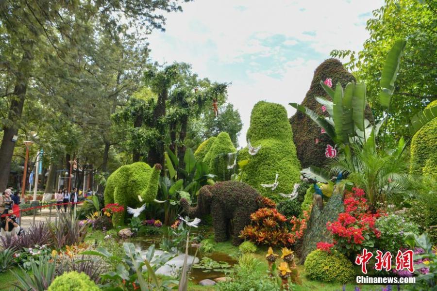 Vívidas esculturas saludan en Kunming la reunión ONU sobre biodiversidad