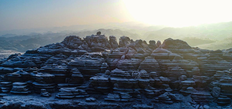 Fascinante bosque de piedra roja revela su vibrante antigüedad en Guizhou