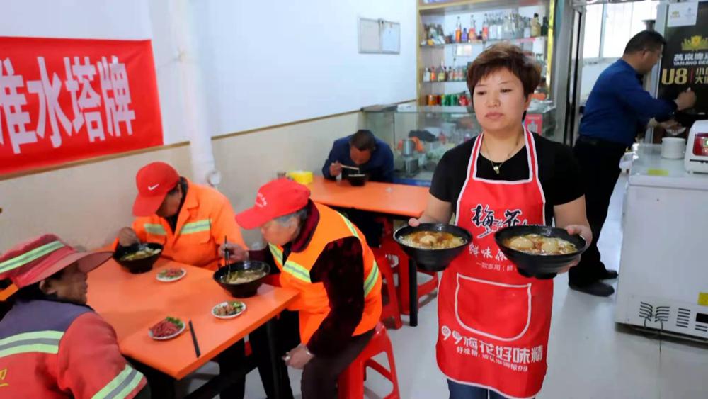 Trabajadores de saneamiento reciben almuerzo con descuento en Shuozhou