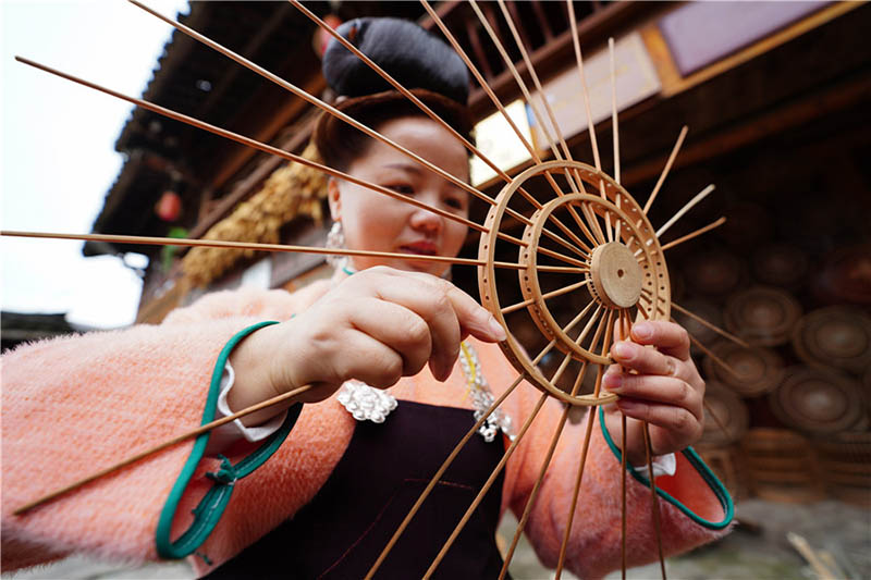 Jaulas artesanales chinas para aves de hogar se popularizan dentro del país y en el extranjero