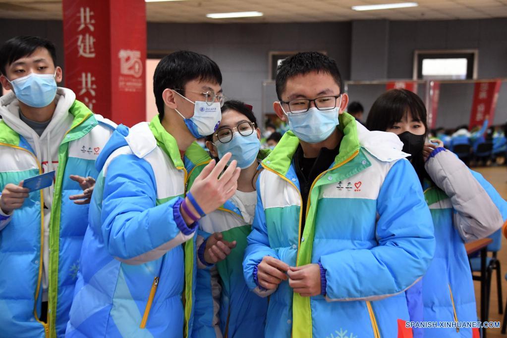 Voluntarios para Juegos Olímpicos y Paralímpicos de Invierno de Beijing 2022 participan en sesión de entrenamiento