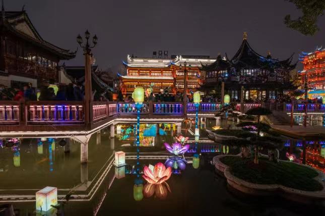 El espectáculo anual de faroles en el Jardín Yuyuan de Shanghai comenzó bajo la inspiración del a?o del tigre. [Foto: Gao Erqiang/ Chinadaily.com.cn]