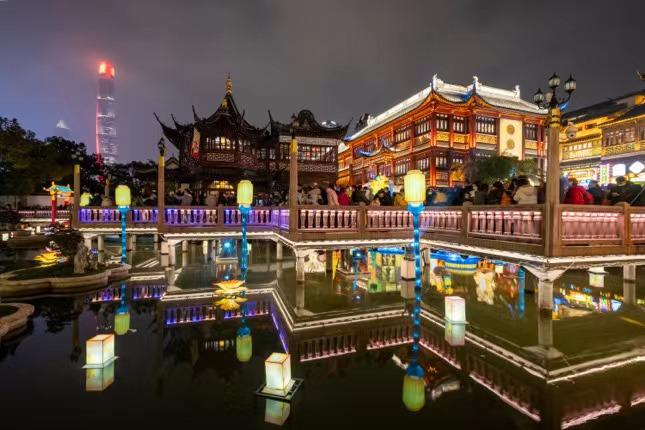 El espectáculo anual de faroles en el Jardín Yuyuan de Shanghai comenzó bajo la inspiración del a?o del tigre. [Foto: Gao Erqiang/ Chinadaily.com.cn]