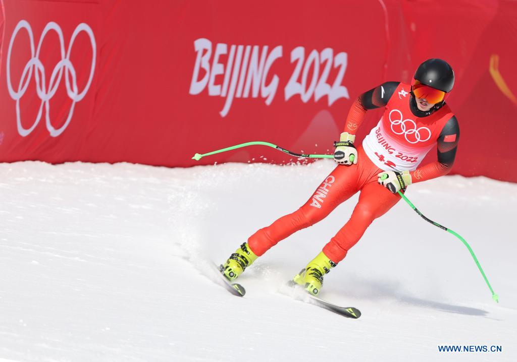 Corredor chino hace historia en competencia de descenso masculino en Beijing 2022