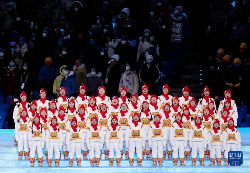 Miembros de un coro de ni?os cantan el Himno Olímpico en la ceremonia de apertura de los Juegos Olímpicos de Invierno Beijing 2022, 4 de febrero del 2022. (Foto: Xinhua/ Li An)