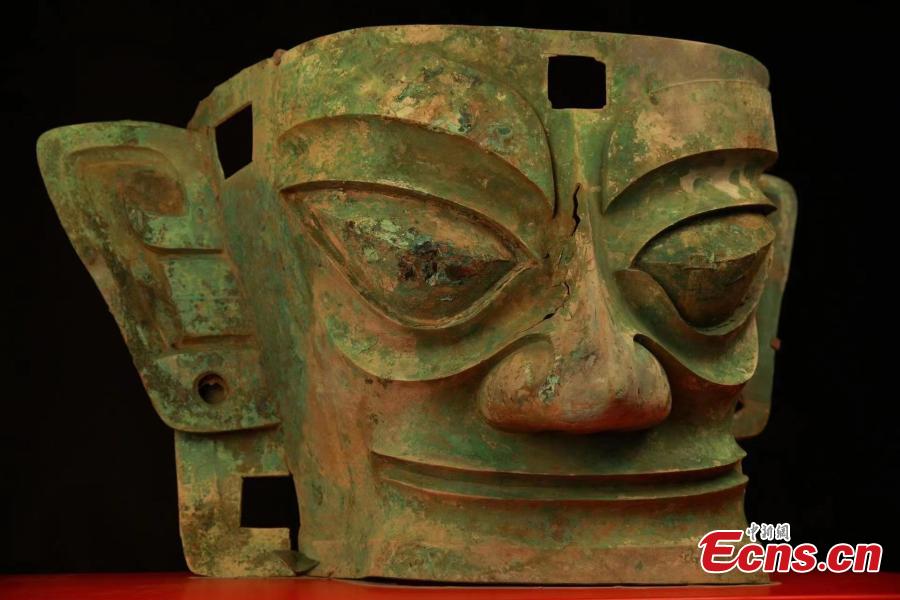 Abre al público la exposición de la máscara de bronce de Sanxingdui