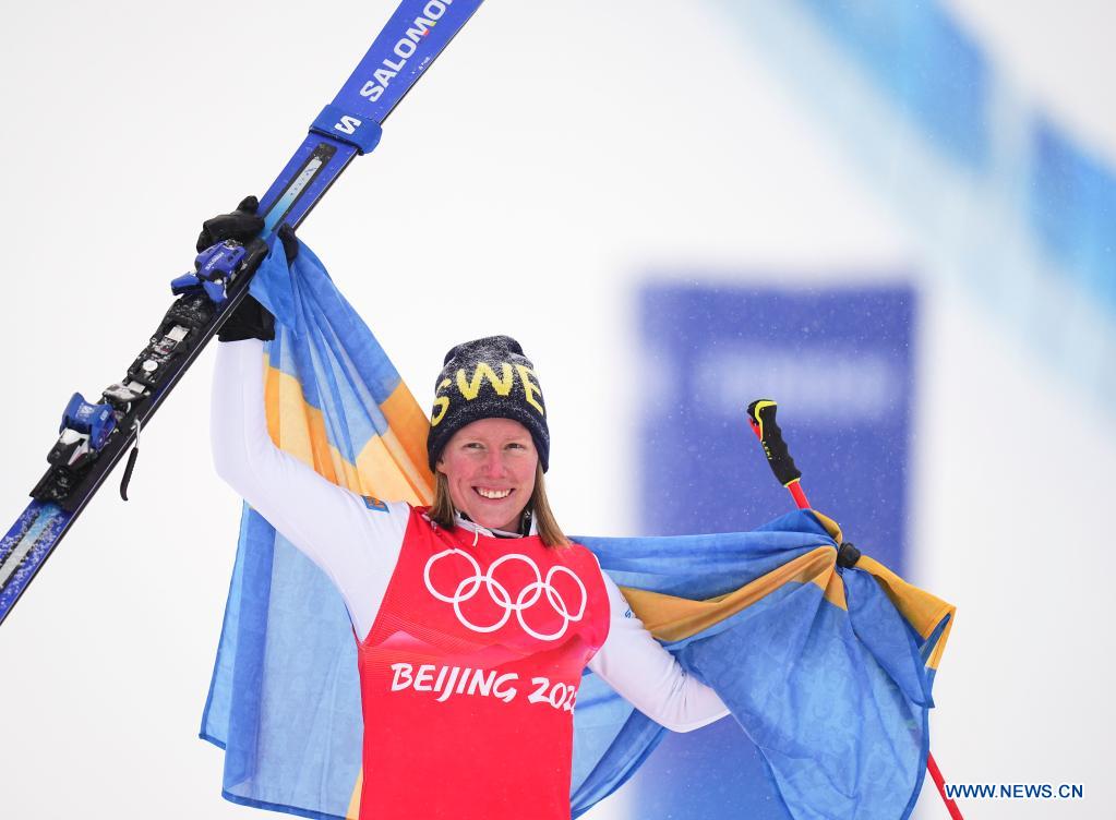 Sueca Naeslund rompe liderazgo de Canadá para ganar oro en cross de esquí libre femenino en Beijing 2022