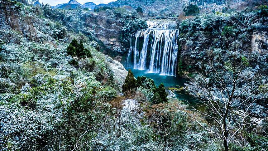 La cascada de Huangguoshu se transforma en un brumoso país de las maravillas en Guizhou