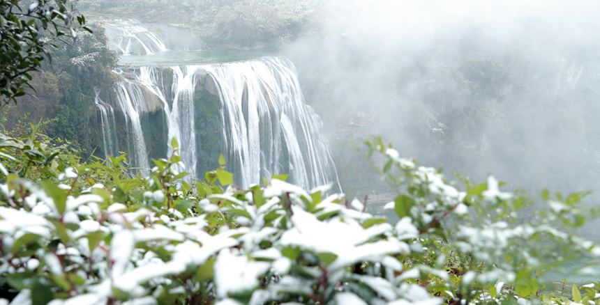 La cascada de Huangguoshu se transforma en un brumoso país de las maravillas en Guizhou