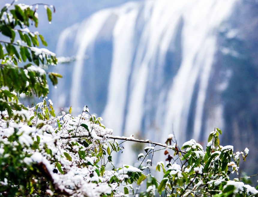 La cascada de Huangguoshu se transforma en un brumoso país de las maravillas en Guizhou