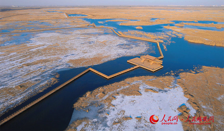 El lago Baiyangdian comienza a descongelarse cuando llega el sol primaveral a Hebei