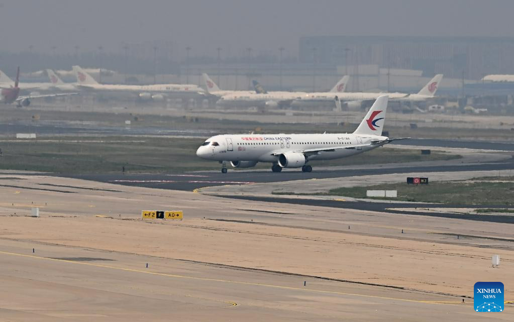 Comienza operación comercial de avión de pasajeros C919 de China