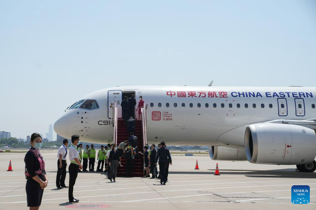 Comienza operación comercial de avión de pasajeros C919 de China