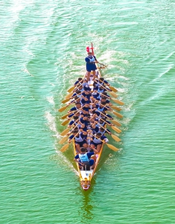 Las carreras de botes de dragón cobran impulso en todo el mundo, mostrando el encanto perdurable de las fiestas tradicionales chinas y los intercambios entre civilizaciones