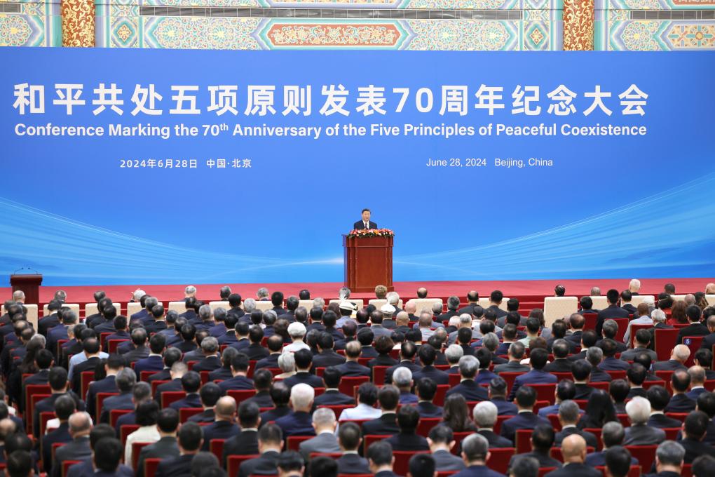 El presidente chino, Xi Jinping, asiste a la Conferencia Conmemorativa del 70o Aniversario de los Cinco Principios de Coexistencia Pacífica y pronuncia un importante discurso titulado "Llevar Adelante los Cinco Principios de Coexistencia Pacífica y Construir de la Mano la Comunidad de Futuro Compartido de la Humanidad" en el Gran Palacio del Pueblo, en Beijing, capital de China, el 28 de junio de 2024. (Xinhua/Ding Haitao)