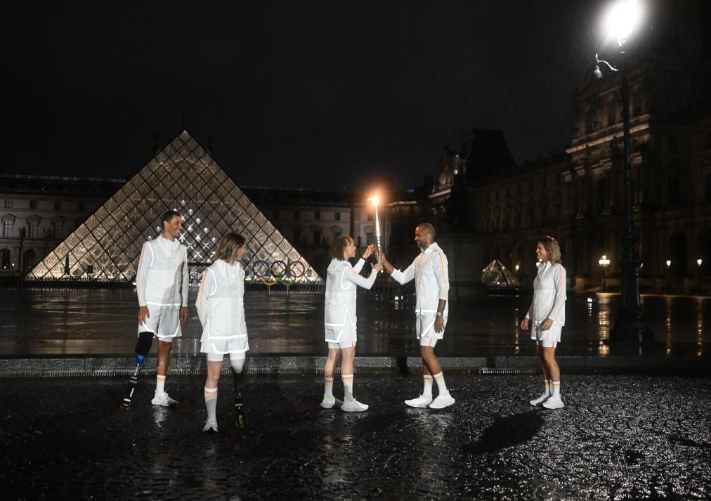 Comienzan JJOO de París con histórica ceremonia en río Sena