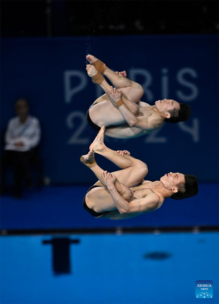 Chinos Wang y Long ganan oro en salto sincronizado de trampolín 3m masculino en Juegos Olímpicos de París