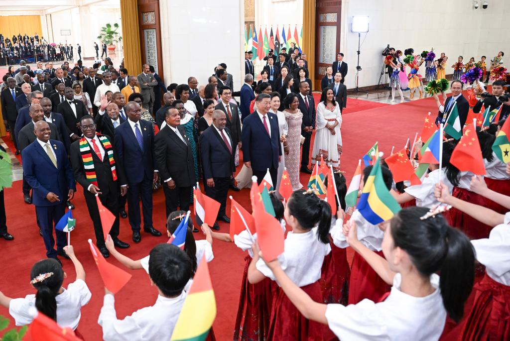 (FOCAC) Xi recibe a líderes africanos y elogia lazos modelo entre China y áfrica antes de gran cumbre