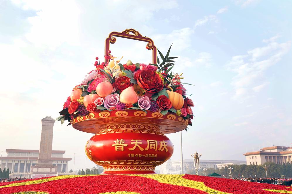 Decoraciones florales adornan Beijing para festividad del Día Nacional