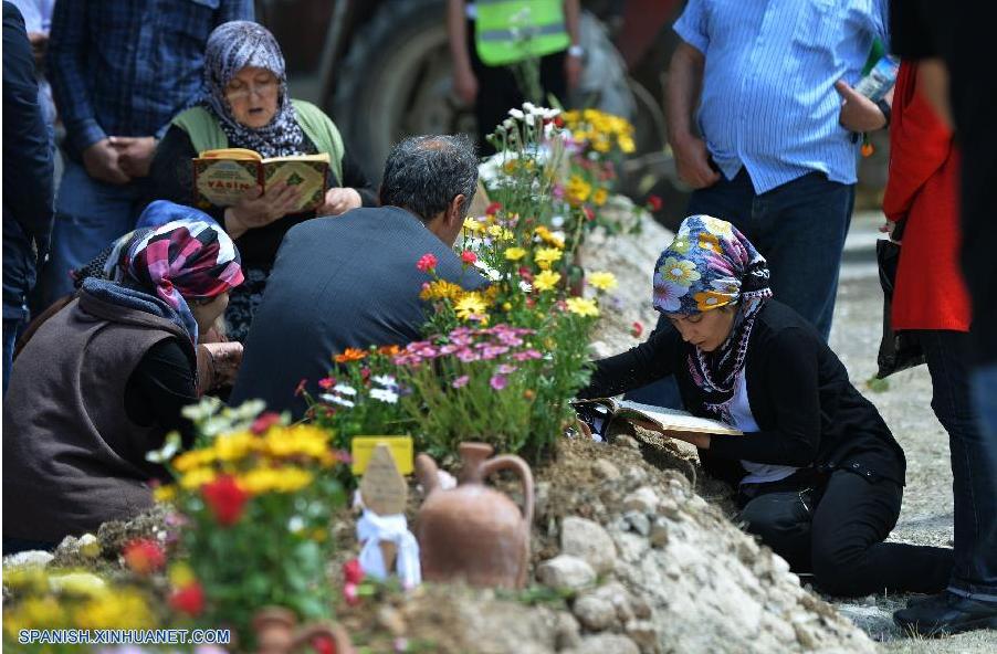 Sube a 292 número de muertos en desastre en mina de carbón turca